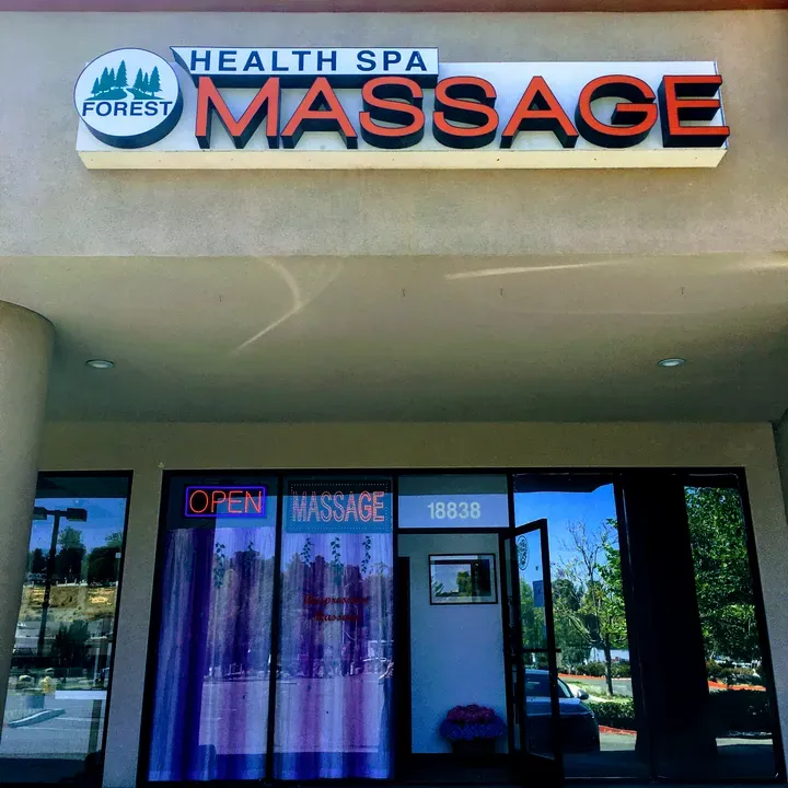 https://cdn.salonspotlight.com/photos/37V9h2Dv6tU1FbdjSiED/e76a8b2e-27c4-4c31-b75d-71cee33c5ef6_720x720