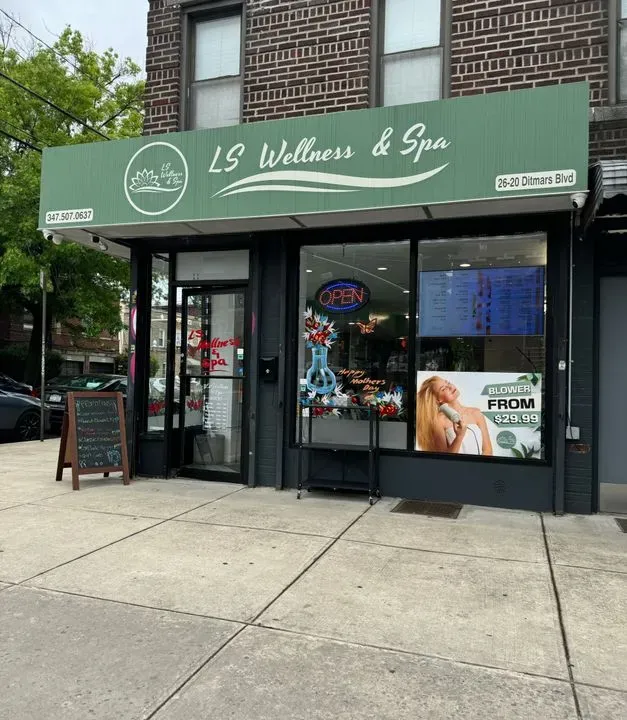 https://cdn.salonspotlight.com/photos/37nHvQsuyHt5L0Y915nG/6d15daca-5de9-459c-bea6-3d62931b41df_720x720