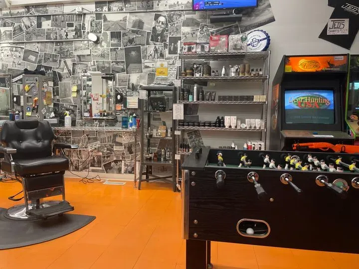 https://cdn.salonspotlight.com/photos/38MhFx4aEgWdyDALRwFw/4745d48a-a9fd-42a8-b6d9-f44122f82553_720x720