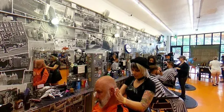 https://cdn.salonspotlight.com/photos/38MhFx4aEgWdyDALRwFw/fc8f35fa-842d-4055-9867-a39e89c659e6_720x720