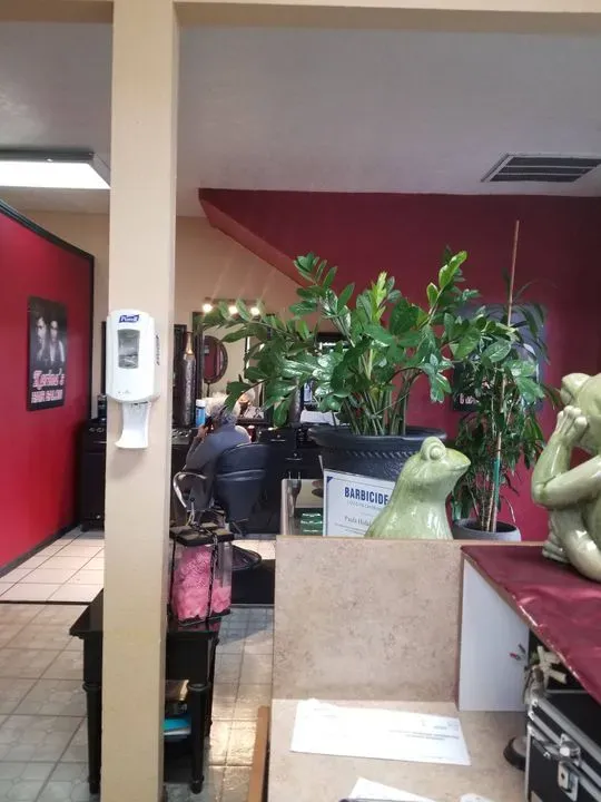 https://cdn.salonspotlight.com/photos/38inRREFfzTx4O4jDP8f/17b59fd1-e6dd-4b71-9ed1-9b40627e9a24_720x720