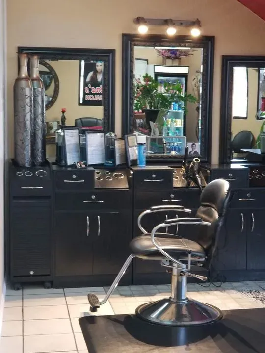 https://cdn.salonspotlight.com/photos/38inRREFfzTx4O4jDP8f/a40416f2-2066-498a-8693-6bea09830553_720x720
