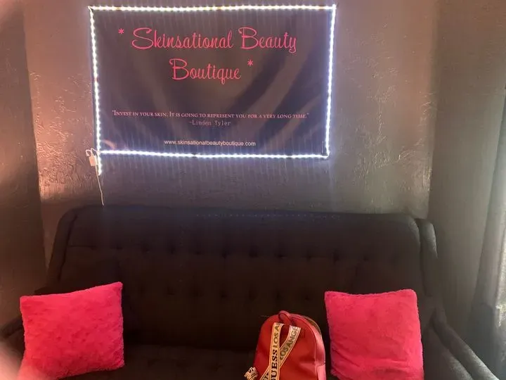 https://cdn.salonspotlight.com/photos/391nyqsmna17pHXfdAja/a2535a61-0694-4a55-b1e2-30dfbdc4ac89_720x720
