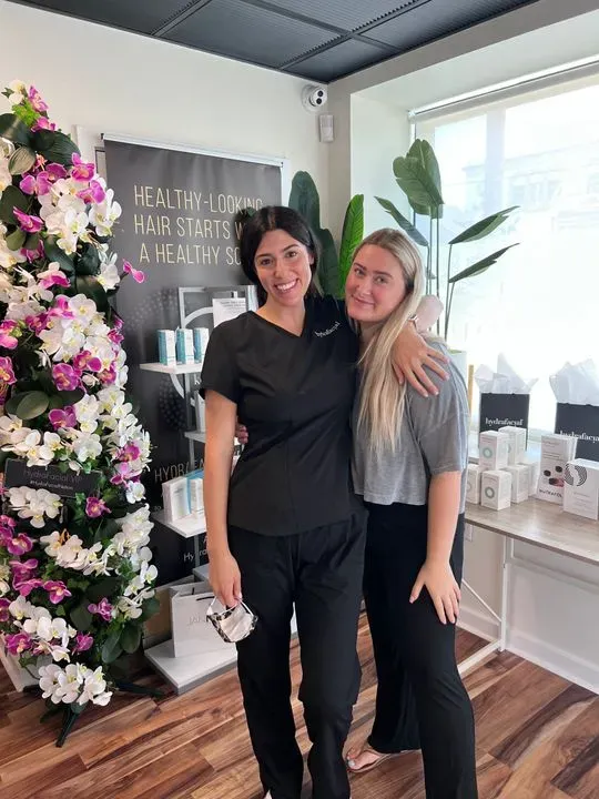 https://cdn.salonspotlight.com/photos/39Ch4slERse0NrLUjlcn/ac70c94f-db1a-4cd0-81e3-fa893cb86511_720x720