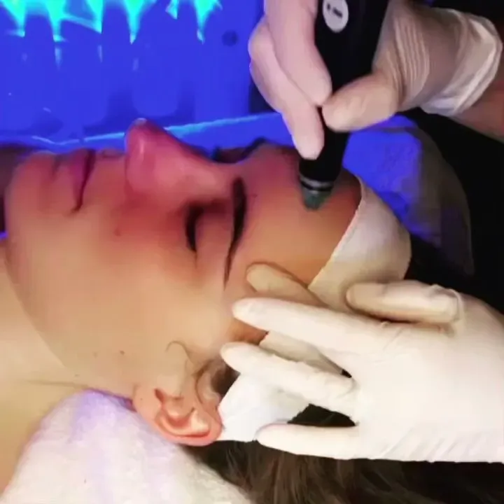 https://cdn.salonspotlight.com/photos/39Ch4slERse0NrLUjlcn/c498aaa9-0f15-44fd-baf2-1f1f226dec03_720x720