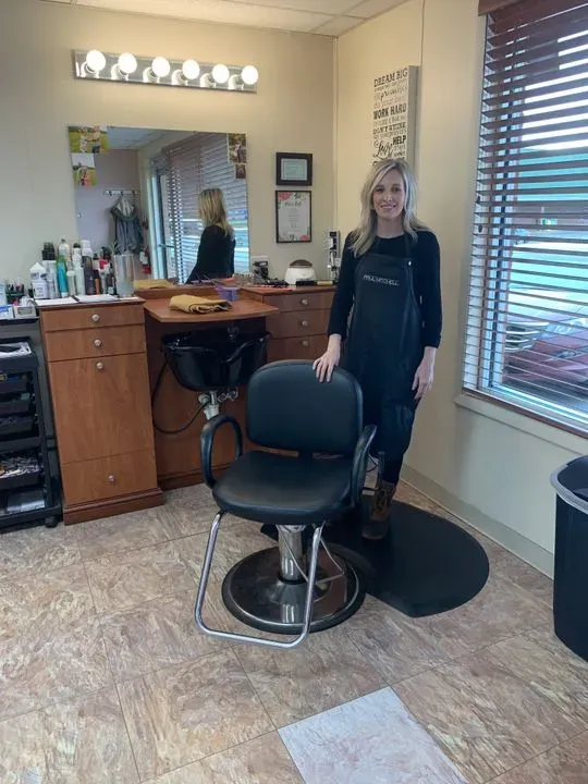 https://cdn.salonspotlight.com/photos/3B71hwvD5ruzQsDqVeqR/e35500a4-dd0e-4019-ac0a-00939b167406_720x720
