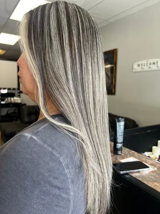 https://cdn.salonspotlight.com/photos/3Cj8jBsDwgNUbmzfKNtR/7d4c236e-a7d0-4b39-afda-36579b5929b8_720x720