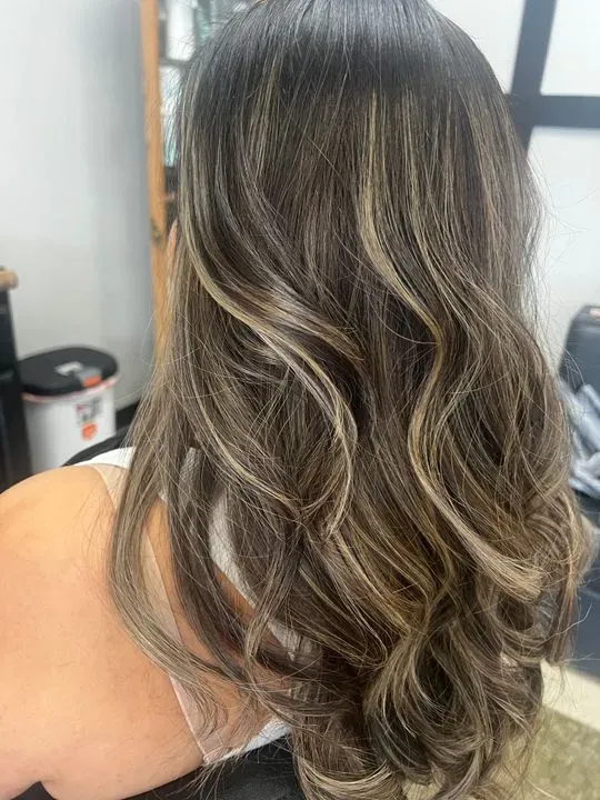 https://cdn.salonspotlight.com/photos/3Cj8jBsDwgNUbmzfKNtR/cffc4bd9-da43-4df9-9cf5-dfa000f0e940_720x720
