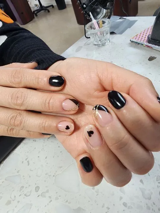 https://cdn.salonspotlight.com/photos/3D4F3UObbpED9rWwfmdr/607baf7a-68e8-4479-9ad1-f1e379de4900_720x720