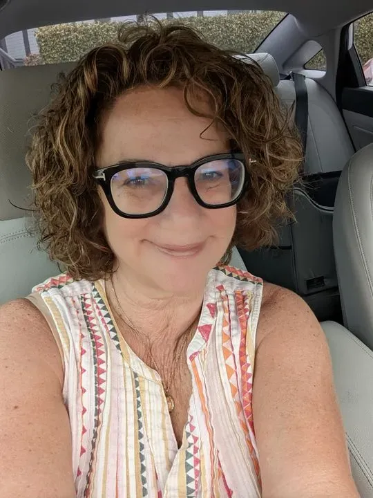 https://cdn.salonspotlight.com/photos/3EHlKoOdbSR7pN1CK1bd/3f8617f5-2f39-4e0d-9164-036e94459a88_720x720