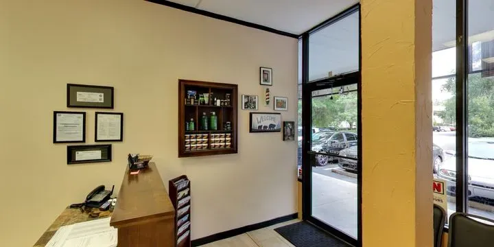 https://cdn.salonspotlight.com/photos/3FRpXtYbs7L0nyMbajzM/6ed1c3a7-1276-4368-b3dd-8948c562cd91_720x720