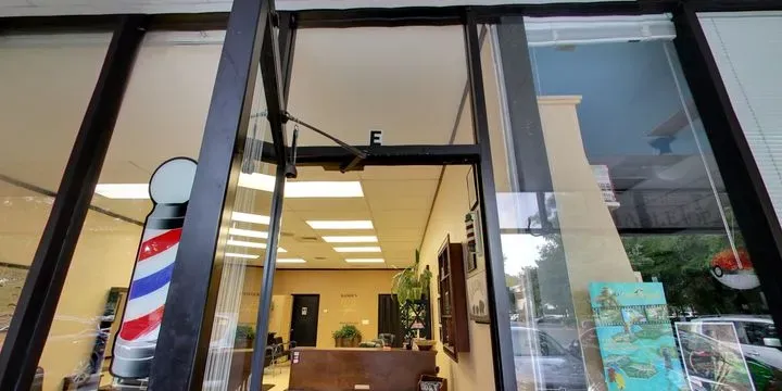 https://cdn.salonspotlight.com/photos/3FRpXtYbs7L0nyMbajzM/d2229dc9-6e6a-4639-9c74-92203247d8b3_720x720
