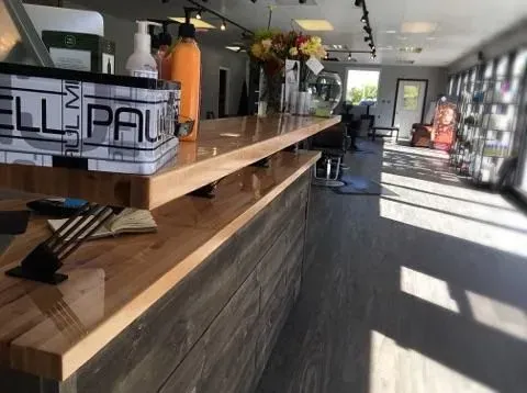 https://cdn.salonspotlight.com/photos/3GtNfWe8TLe48T67IZTt/34477fe8-c283-4a53-af23-2087062b1328_720x720