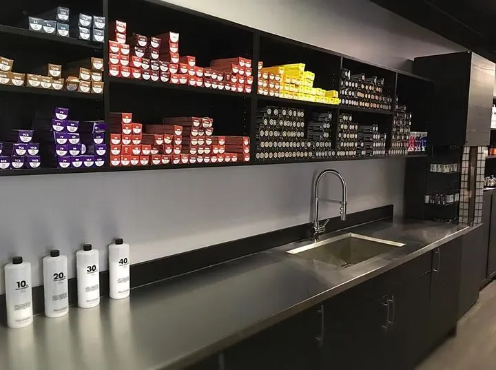 https://cdn.salonspotlight.com/photos/3GtNfWe8TLe48T67IZTt/51d0e0af-896c-4001-a395-425b0e143a3f_720x720