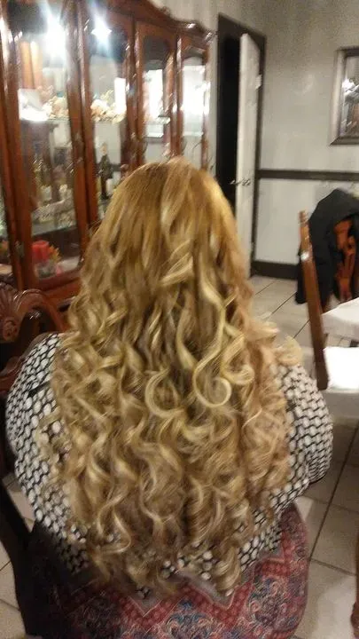 https://cdn.salonspotlight.com/photos/3HD0qy2uHRdvxzwYxTVK/108a72b9-021b-42ea-a21d-02616f089978_720x720