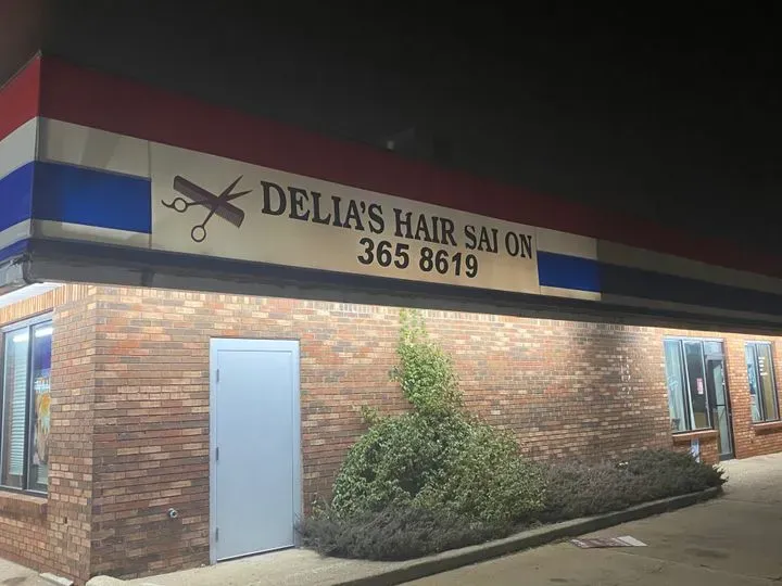 https://cdn.salonspotlight.com/photos/3HD0qy2uHRdvxzwYxTVK/ebaa872c-ae12-4b2a-9682-268f6d190b13_720x720
