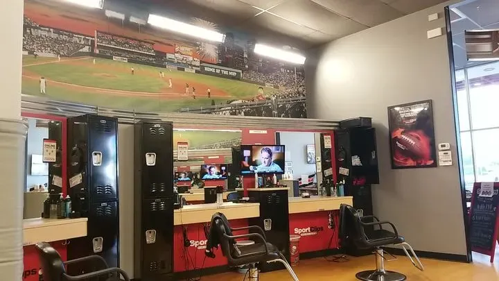 https://cdn.salonspotlight.com/photos/3HThJy7bkrJsFYVOfFrg/b2310467-89de-4d4e-bd89-e7a20375236b_720x720