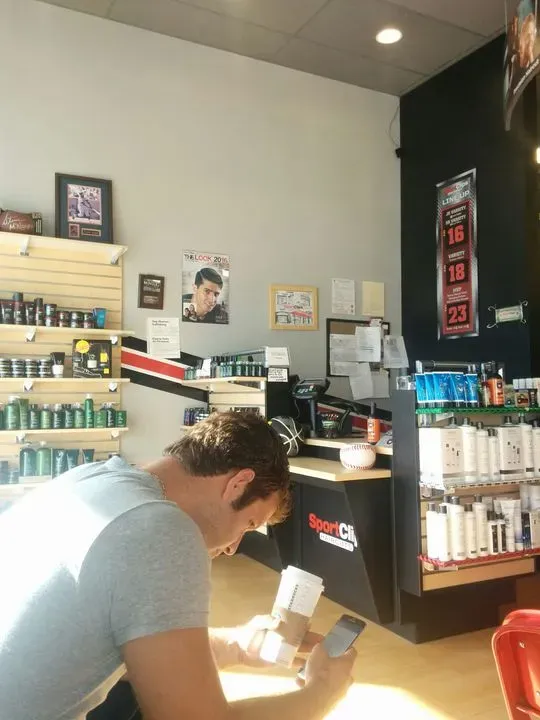 https://cdn.salonspotlight.com/photos/3HThJy7bkrJsFYVOfFrg/e92577bf-25aa-4fe1-803f-8d31cf8bd7e9_720x720