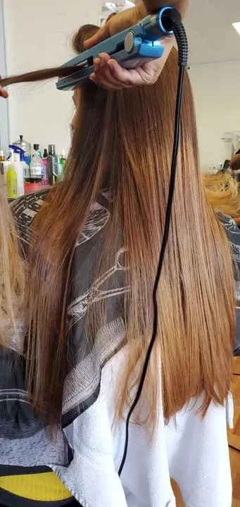 https://cdn.salonspotlight.com/photos/3HqcIK5UiBA9kTHsWiX5/e3caabf3-c369-43b1-bf46-987dee955b0c_720x720
