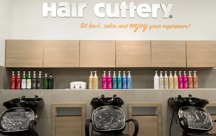 https://cdn.salonspotlight.com/photos/3Kbe64da8uMi1aYD6p5B/20e5af08-5095-49c8-aae0-729fb2eb2da7_720x720