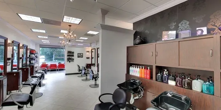 https://cdn.salonspotlight.com/photos/3Nt2coVUh4Ehx2gdHs3r/1c7f36bb-ebfd-448d-8203-a8864226382a_720x720