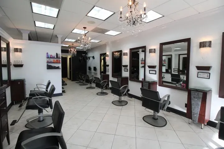 https://cdn.salonspotlight.com/photos/3Nt2coVUh4Ehx2gdHs3r/2abe9fa3-9166-4900-ae8f-0a54978ebfe5_720x720