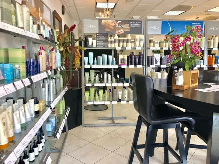 https://cdn.salonspotlight.com/photos/3Nt2coVUh4Ehx2gdHs3r/7246d5ca-6e4c-4e29-a794-937e865d54df_720x720
