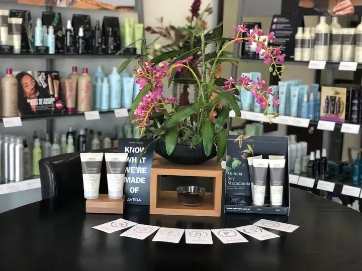 https://cdn.salonspotlight.com/photos/3Nt2coVUh4Ehx2gdHs3r/be210de4-6912-4177-a1b4-11ba74808b42_720x720
