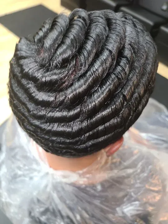 https://cdn.salonspotlight.com/photos/3OGu6x3CLhuAScNXOWjy/45899dc3-3c33-4d4f-a2b7-bb898d627ff0_720x720