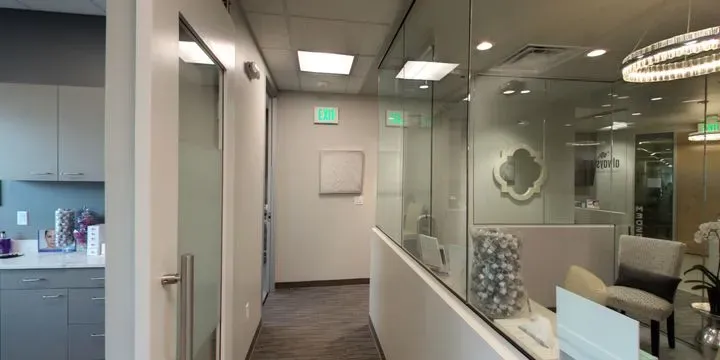 https://cdn.salonspotlight.com/photos/3Qesf9kcrlLM660Z5OsN/74ccaf87-1f56-4412-8ba9-7d982ee75a10_720x720