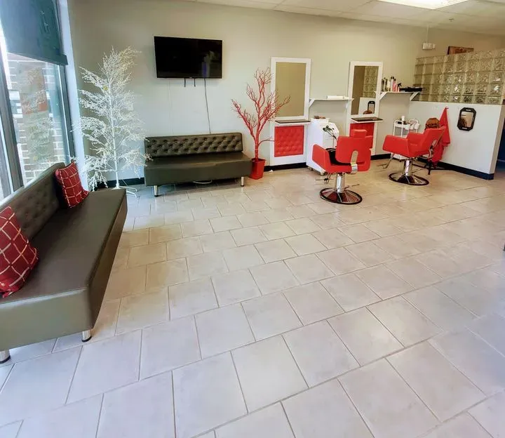 https://cdn.salonspotlight.com/photos/3RdxuuxwOHtskzqHCLBj/70adb23f-0820-44ca-b6b1-8d66650b6bdf_720x720