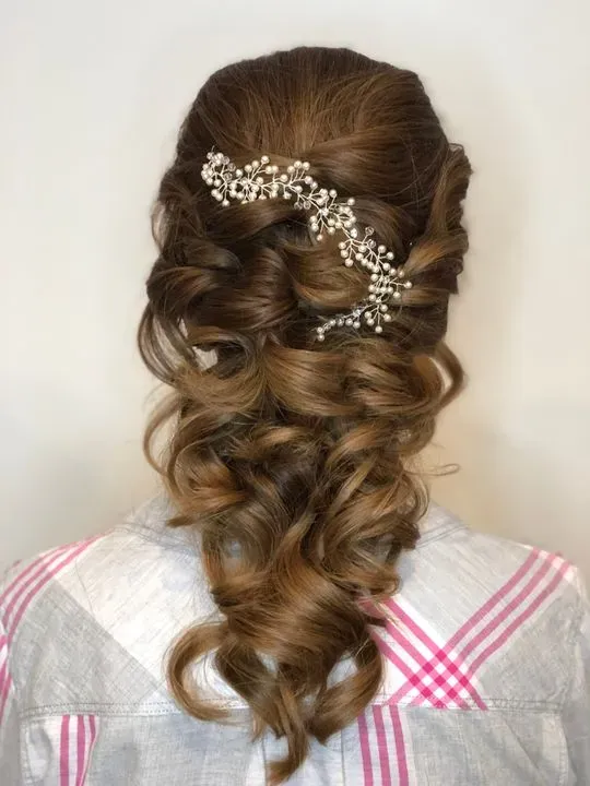 https://cdn.salonspotlight.com/photos/3SZf7b9q607TiUnphogF/046c8062-a802-46ef-9d5e-c2b2a9b72536_720x720