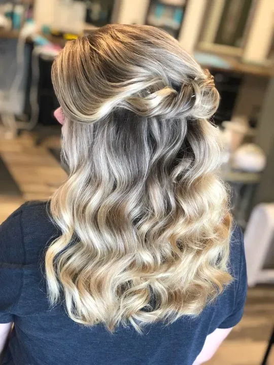 https://cdn.salonspotlight.com/photos/3SZf7b9q607TiUnphogF/0ec3fc55-2e73-4c1c-959a-f00daee4bcd4_720x720