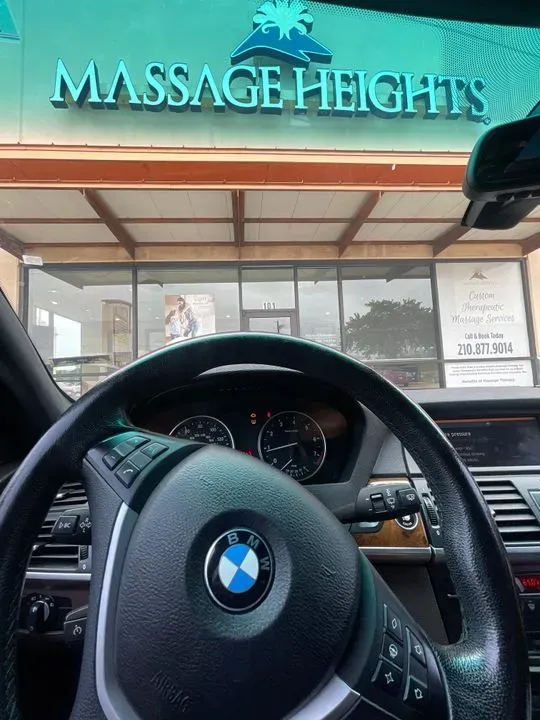 https://cdn.salonspotlight.com/photos/3TbUKLVs6maYP8J3cobf/43847525-63a1-4d04-a4e6-4aebdcf1cabf_720x720