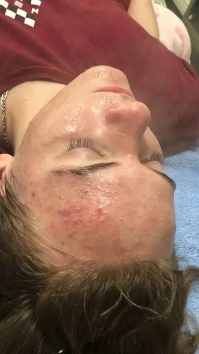https://cdn.salonspotlight.com/photos/3TcJ6kVfyDaAP6FQcodS/cc2f41bc-ab68-4b36-b746-06a8d9077ca6_720x720