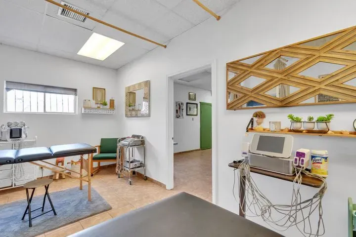 https://cdn.salonspotlight.com/photos/3VF3I9eCps0Lp18J7A3l/24eb2440-df99-4534-8244-643a169c94d8_720x720