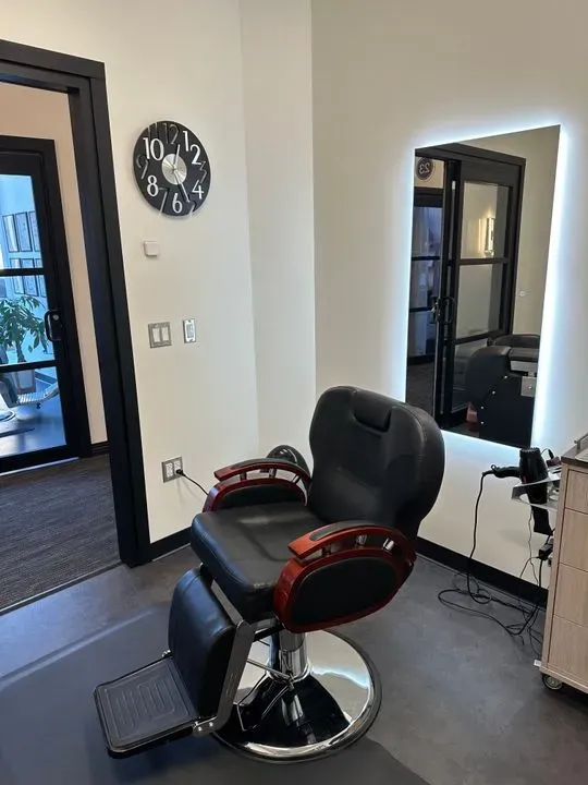 https://cdn.salonspotlight.com/photos/3VYIJUsJaaf63IYVNBAI/091602de-ded6-4134-88d8-cdb0fa1c981d_720x720