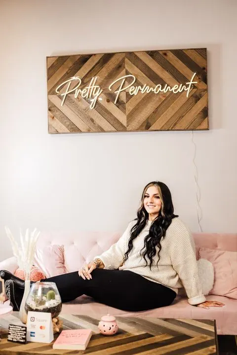 https://cdn.salonspotlight.com/photos/3VssyPoQheYiJ3um78n7/1b338006-ecee-4d2b-b430-0353f75b56f3_720x720