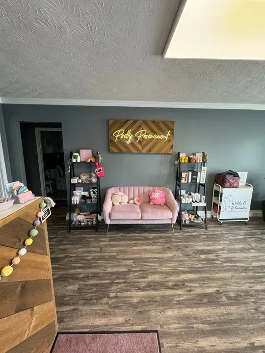 https://cdn.salonspotlight.com/photos/3VssyPoQheYiJ3um78n7/db4acb4c-72d0-4b06-87e0-45bb16b7abd4_720x720