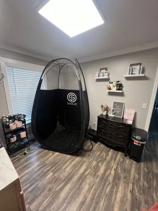 https://cdn.salonspotlight.com/photos/3VssyPoQheYiJ3um78n7/f137f070-95f7-4fe5-a383-e076ab1d49f6_720x720