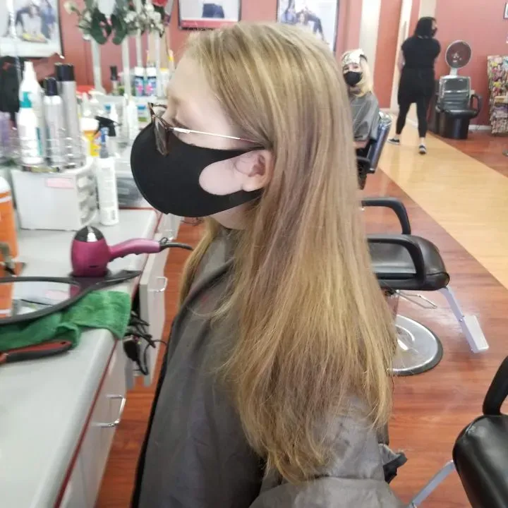 https://cdn.salonspotlight.com/photos/3YY81Wj11kuXs4cHRNZO/326069ef-f018-4f35-b05c-28acdc0ee48e_720x720