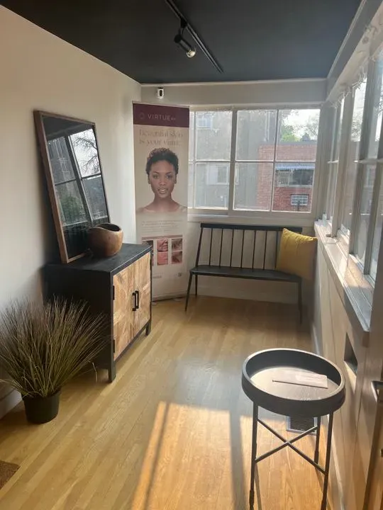 https://cdn.salonspotlight.com/photos/3a6GbG9UHvzHXxIOYI9I/e4618755-2dcf-4228-ad01-d6e5c1d16e8b_720x720