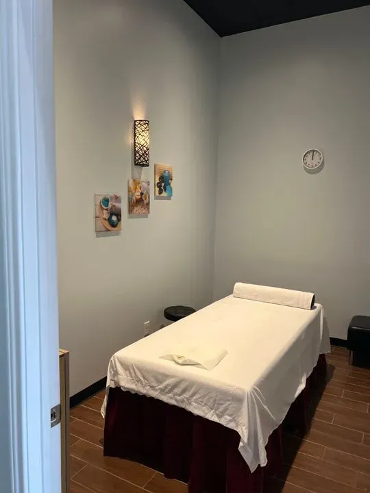 https://cdn.salonspotlight.com/photos/3bW35S20IRtGZKamXM8v/d191a5eb-eb2a-4105-ae5f-6b280e802b6c_720x720