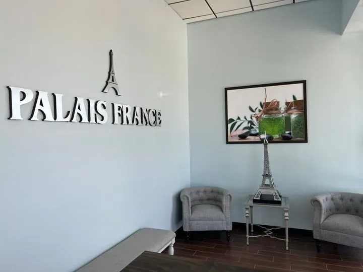https://cdn.salonspotlight.com/photos/3bW35S20IRtGZKamXM8v/d1f7dfc6-03f6-428d-8c47-64fa1b55eda4_720x720