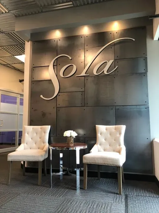 https://cdn.salonspotlight.com/photos/3bk3fiKO2a9zNSBGPIaA/1653c50c-ffc9-4a03-a858-d9bb2b6141c3_720x720