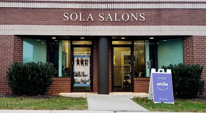 https://cdn.salonspotlight.com/photos/3bk3fiKO2a9zNSBGPIaA/6f260d61-6097-4b13-98fc-8808a8a83f81_720x720