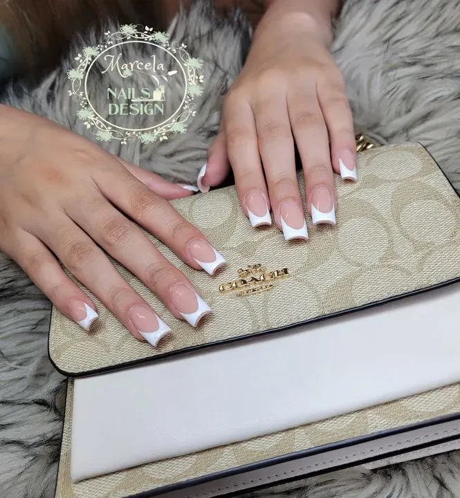 https://cdn.salonspotlight.com/photos/3f5te7Mxetc9V9n7izWj/18a987c9-9344-4e49-b944-3cc4d846e929_720x720