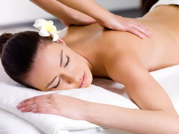 https://cdn.salonspotlight.com/photos/3hJx15Q83aoLboTN2Hor/14fa91ac-b07a-45cd-b9ff-e0cdc3a96037_720x720