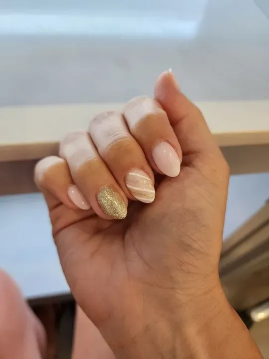https://cdn.salonspotlight.com/photos/3iNcnH8sL1AignPMAE0q/0c7a43cf-aef7-453b-b990-801025ced910_720x720