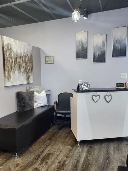 https://cdn.salonspotlight.com/photos/3iS5lg1AfTQMWOwzCVW4/a5c29e90-cf74-4a4f-8785-f98d8599e071_720x720